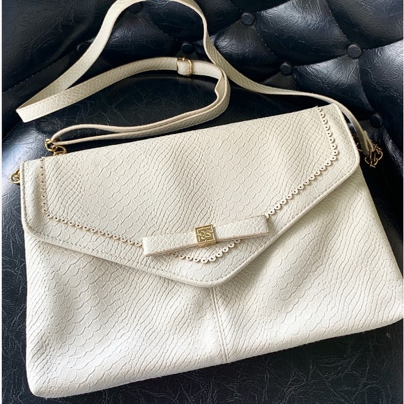 Jessica Simpson Handbags - Jessica Simpson envelope crossbody bag